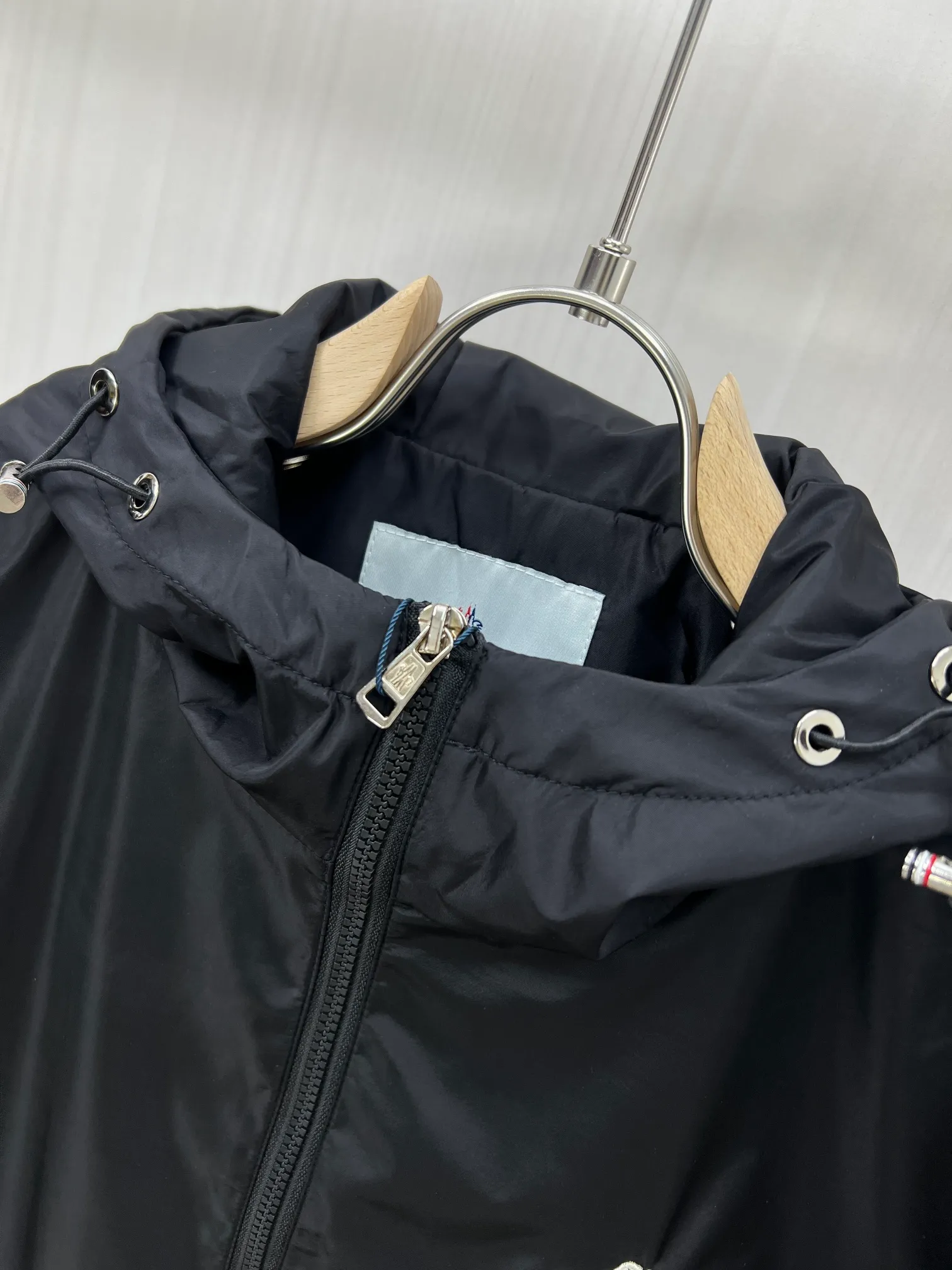 。MONCLER 2026FW ， ， 。 ， 。10 ， ， ， ， 。 ， ， ， ， ， ！ ， ， ， ， 。 ， ， ， 。 ， ！ ， Classic ！ ， ， ， 。 ， 。 HS。Sizes：M-3XL